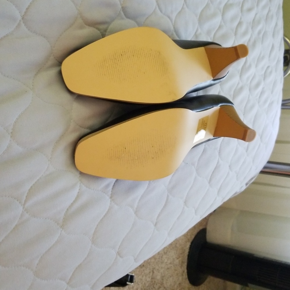 Shoes - Picture 3 of 3